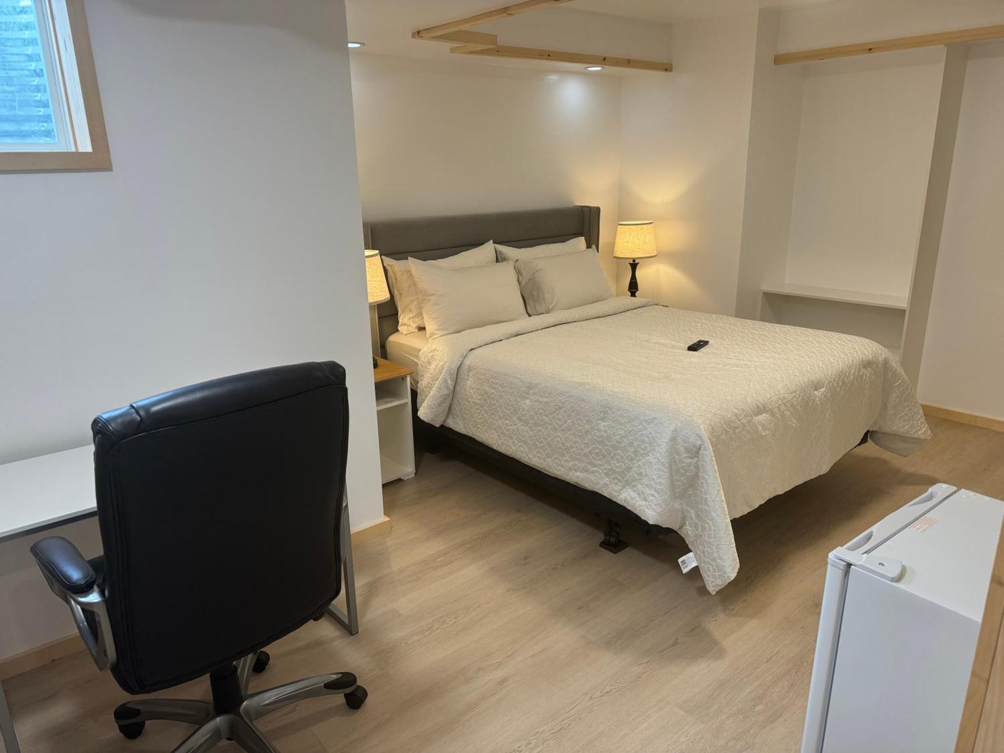 Private Entrance, Private Bathroom, Bedroom And Workspace Otawa Exterior foto